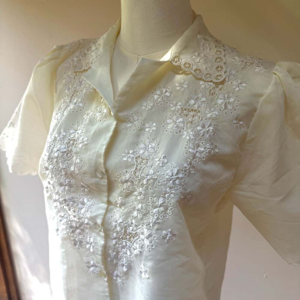 Vintage 1970s Floral Hand Embroidered Lace Cutout Blouse